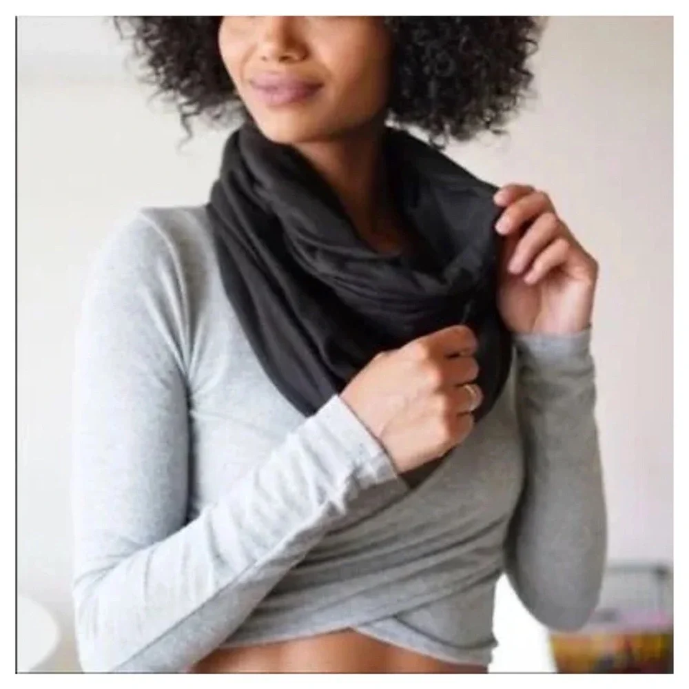 BEYOND YOGA Black Infinity Scarf With Zipper Pocket‎ NWOT
